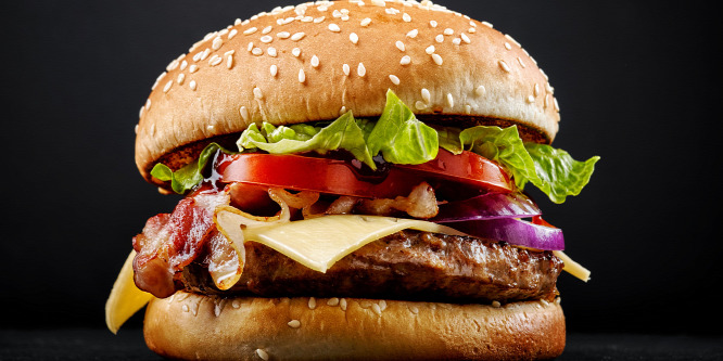 Csigát találtak egy mekis hamburgerben
