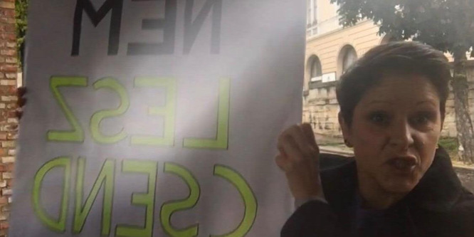 Szél Bernadett élőben akart tüntetni a Facebookon, de kinevettette magát