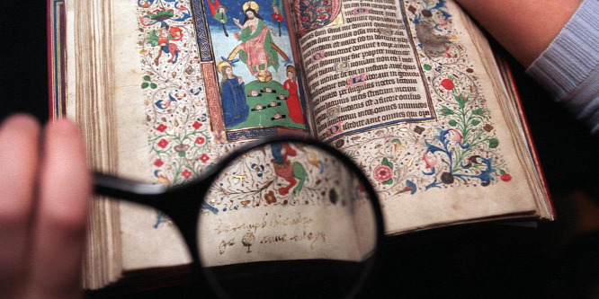 Rejtett írásokat találtak Boleyn Anna imakönyvében
