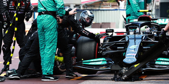 Kiderült, miért nem tudták levenni Bottas autójának kerekét Monacóban