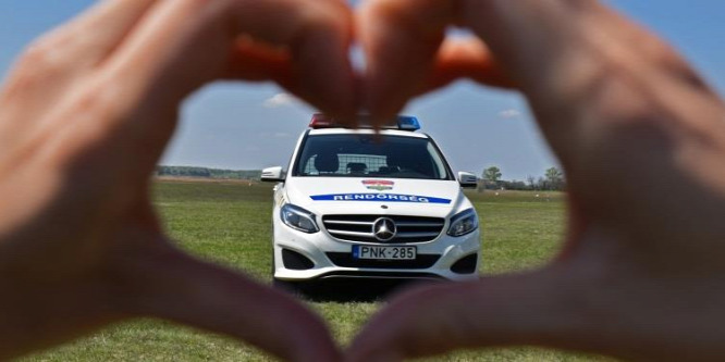 Bajba jutott anyán és lányán segítettek a kecskeméti rendőrök