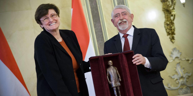 Karikó Katalin megkapta a Semmelweis-díjat