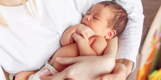 Bizarr kisbaba született: bal fenekéből egy 12 cm-es valódi emberi farok állt ki - Fotó