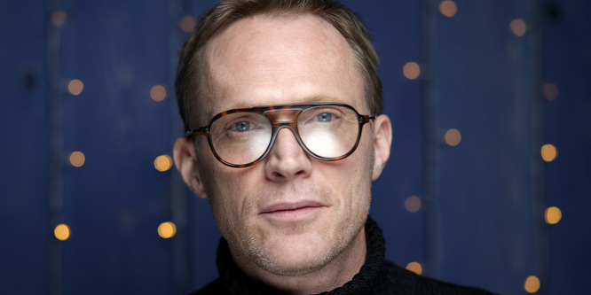 Kamaszkori vágyálma teljesült be a feleségével – 10 érdekesség az 50 éves Paul Bettanyról