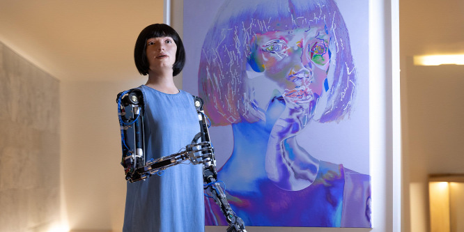 Hátborzongató, ahogy ez a robot önarcképeket készít