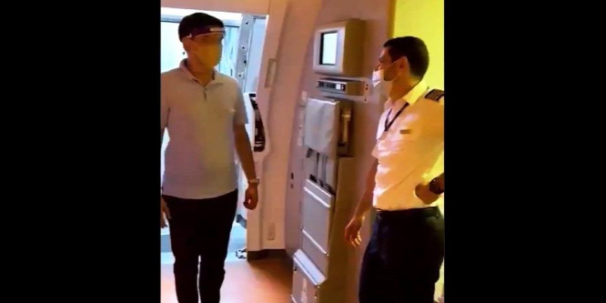 Egyedül utazott az egész repülõn egy utas – videó