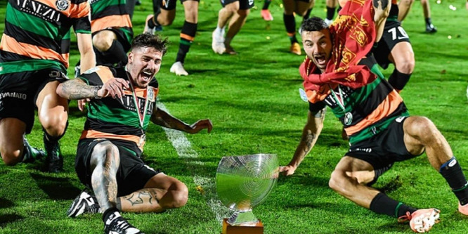 Dráma a 93. percben: 19 év után újra a Serie A-ban a korábban többször csődbe ment csapat - videó