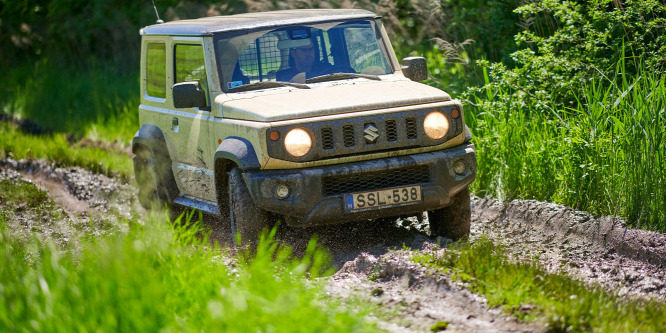 Áfa nélkül tért vissza a legbájosabb terepjáró - Suzuki Jimny LCV menetpróba