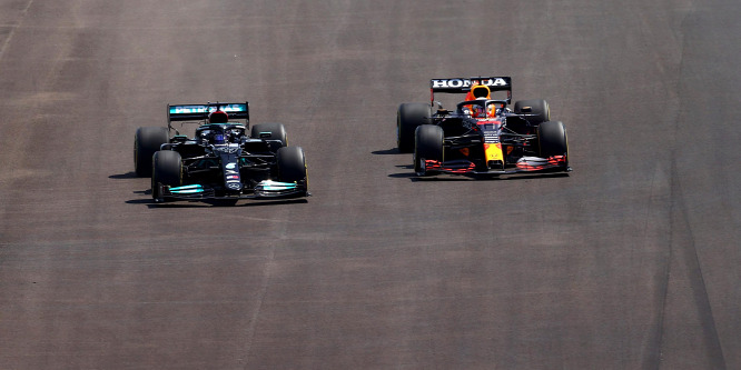Szárnyaszegett Red Bull ellen készül Hamilton a visszavágásra