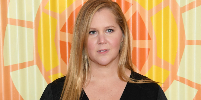 Amy Schumer megrökönyödött, amikor meglátta, mit írtak a tortájára