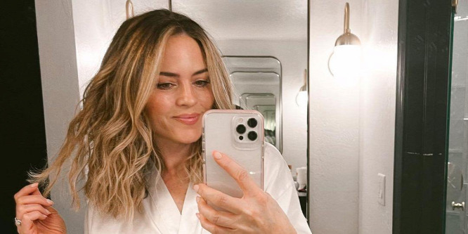 Hét gyerek után is folyton nagylánya nővérének nézik a 46 éves fitneszladyt - Videó