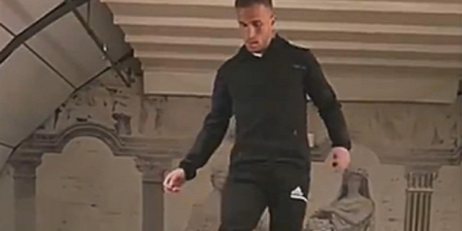 A Juventus sztárfocistája újraértelmezte a biliárdozást - videó