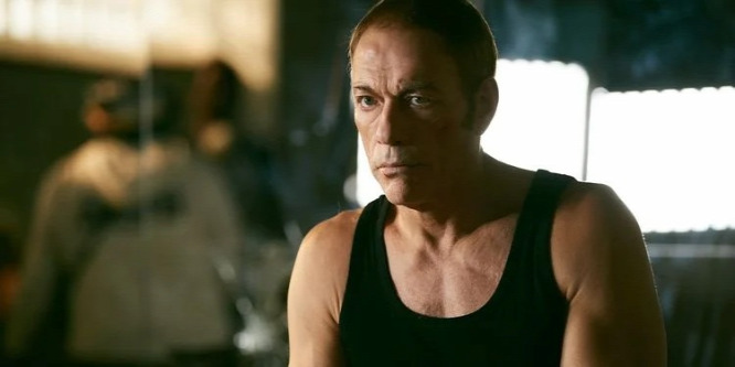 Jean-Claude Van Damme 60 évesen is könnyedén spárgázik - videó