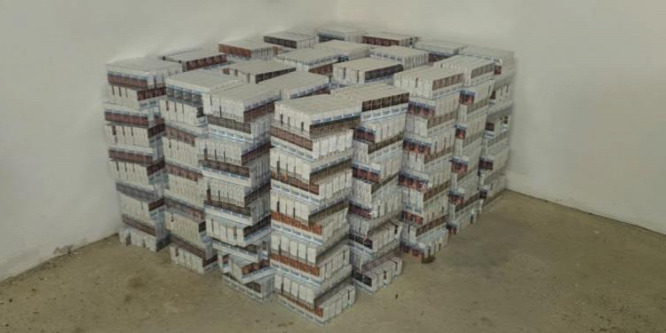 Közel 19 milliónyi csempészett cigarettát találtak két férfinél