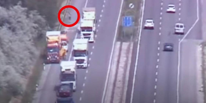 Sokkoló videó: e-rollerrel közlekedett az M1-es autópályán - videó