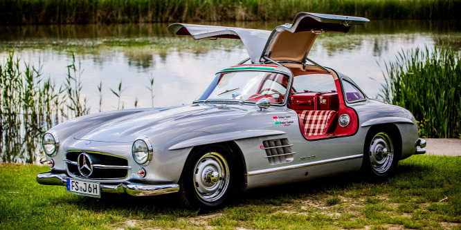 Feltárja szárnyait a világ első szupersportkocsija - Mercedes 300 SL (1955) bemutató