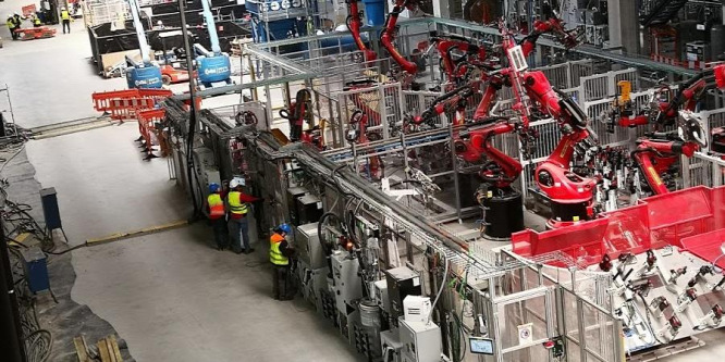 Titkos felvételek a Tesla berlini és austini épülő gyárainak belsejéből