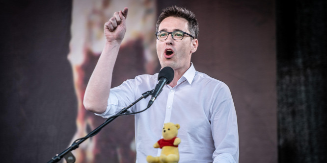 Szálljon ki a kocsiból és menjen gyalog, ezt üzente Karácsony Gergely a pesti dugóban vergődő autósoknak