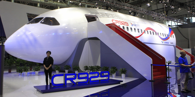 Orosz-kínai szuperjet lehet a Boeing és az Airbus hatalmas utasszállítóinak riválisa