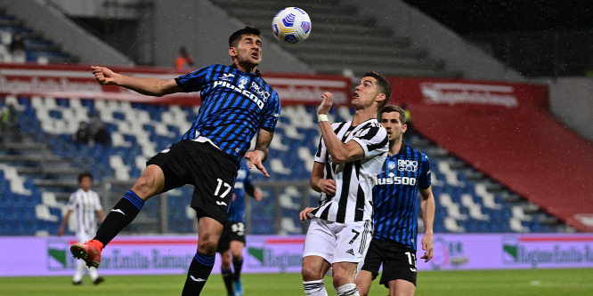 A Manchester United a Serie A legjobb védőjét akarja
