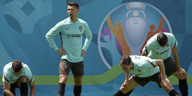 Ronaldo tegnap két mozdulattal milliárdos kárt okozott a Coca-Colának