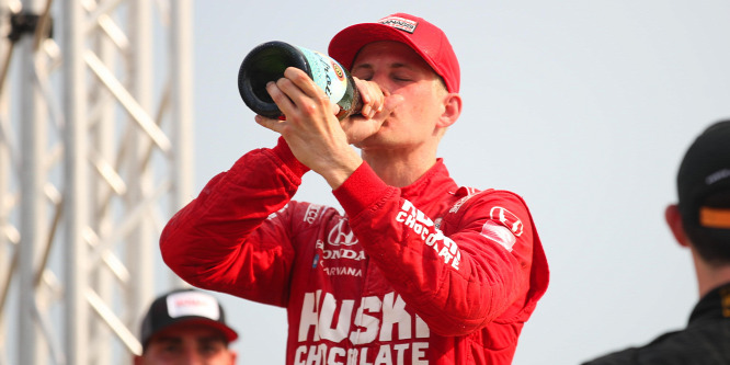 Egykori F1-esek győztek, nagy baleset is volt Detroitban