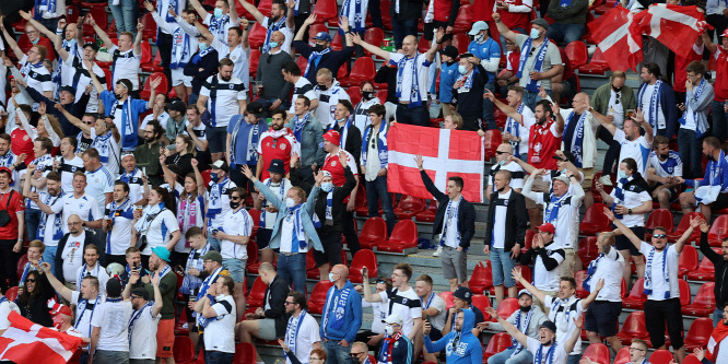 Egy finn szurkoló közelről látta, ahogy Eriksen összeesik, majd küzdenek az életéért