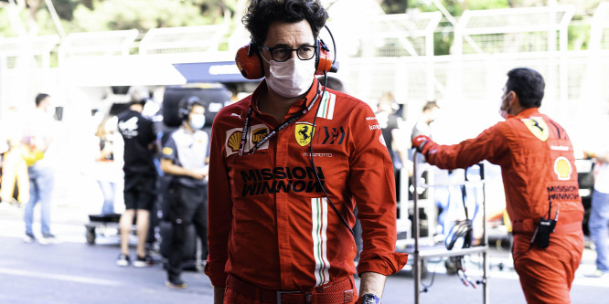 A Ferrari csapatfőnöke követte Wolff példáját, és eltűnt a bokszfalról