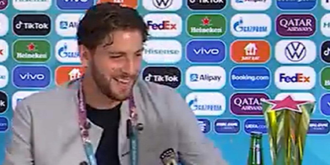 C. Ronaldo mozgalmat indított: az olaszok gólszerzőjét is zavarta a kólásüveg - videó