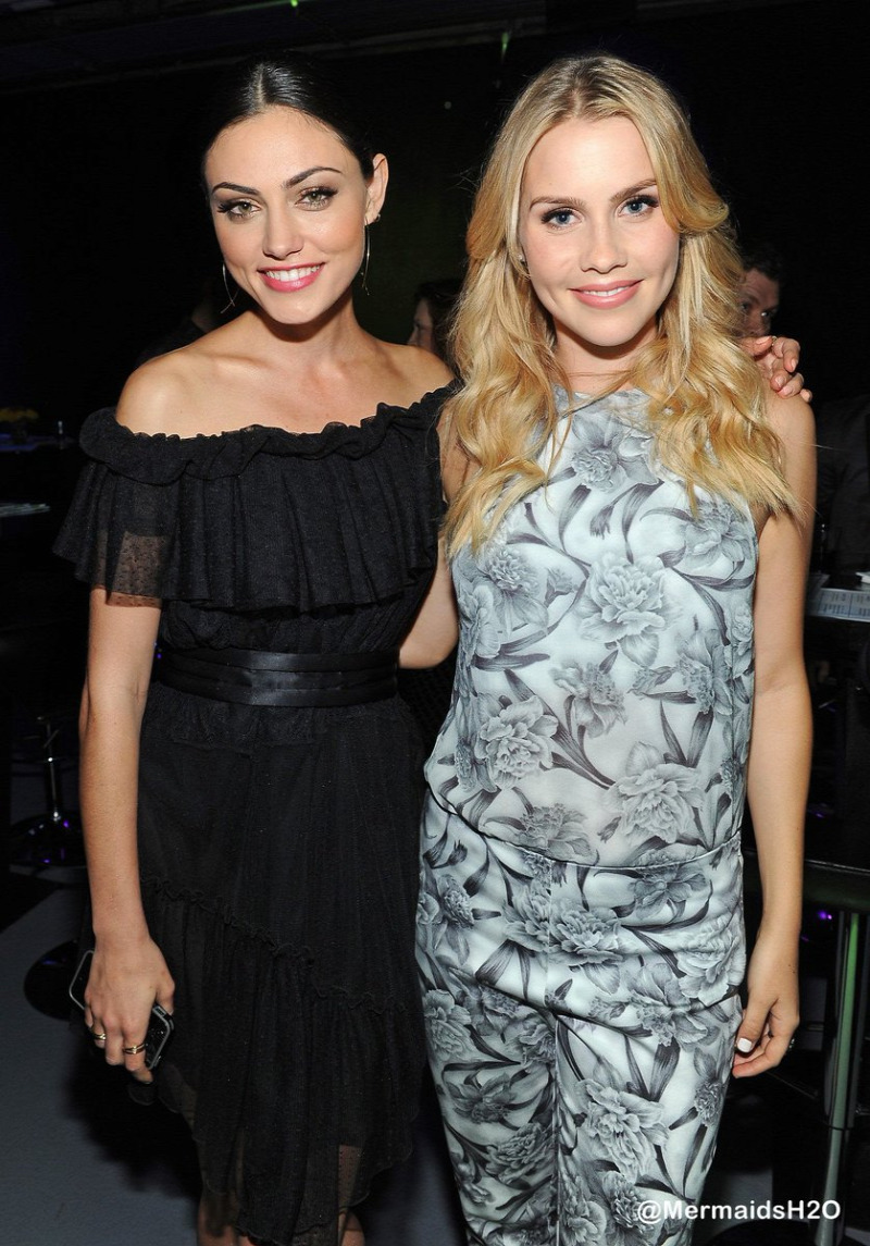 Phoebe Tonkin és Claire Holt