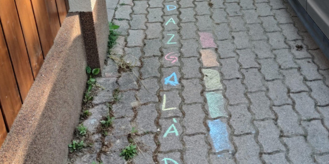Megjelölték szivárvány-aktivisták G. Fodor Gábor és családja házát