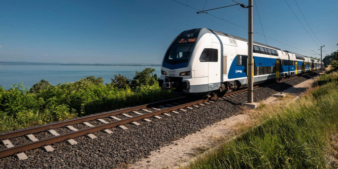 Most már emeletes motorvonatok járnak a Balatonhoz