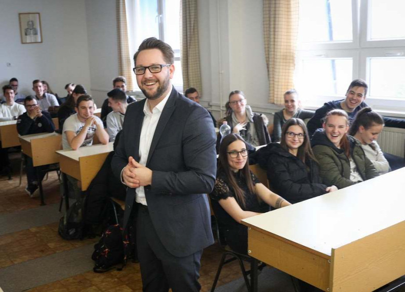 Az EXIM több képzést is tart a fiatal generáció számára.