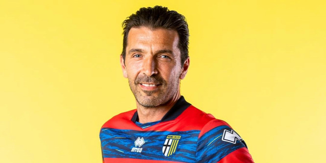 Régi idők stílusát idézi Gianluigi Buffon új kapusmeze régi-új csapatánál - kép