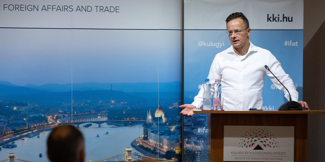 Szijjártó Péter: Ha nem sikerül stabilizálni Afganisztánt, újra tömeges migrációs hullámok indulnak