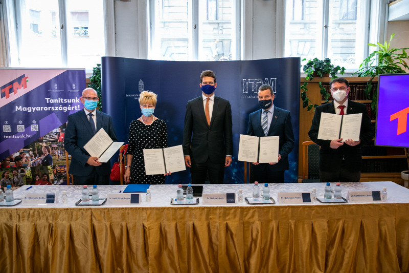 Dr. Gloviczki Zoltán, Dr. Czine Ágnes, Dr. György László, Dr. Gelencsér András és Dr. Komáromi László