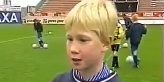 A kisfiú Kevin De Bruyne elképesztően aranyos volt a Gent kölyökcsapatának edzésén - videó
