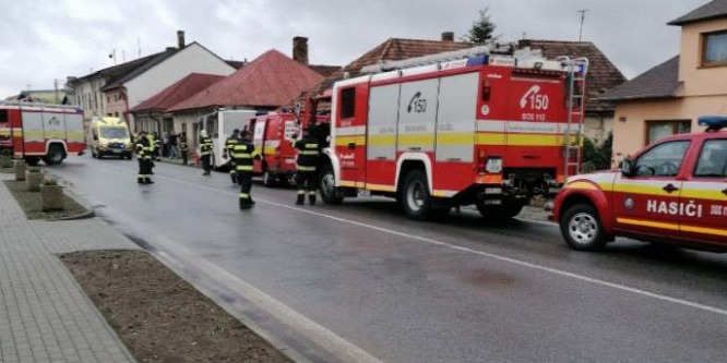 Családi házba hajtott egy távolsági busz Hunfalván