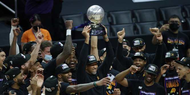 A Phoenix Suns huszonnyolc éves átkot tört meg az NBA-döntőbe jutással