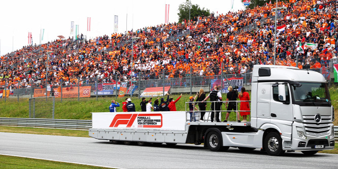 Távozott az F1 vezetéséből a nő, aki közelebb hozta a szurkolókhoz a sportágat