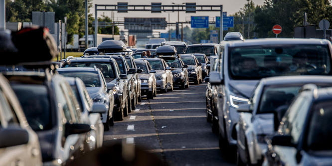 Több órát kell várni a röszkei határnál