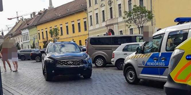 Döbbenet! Önkívületi állapotban ugrott be az autóba egy férfi