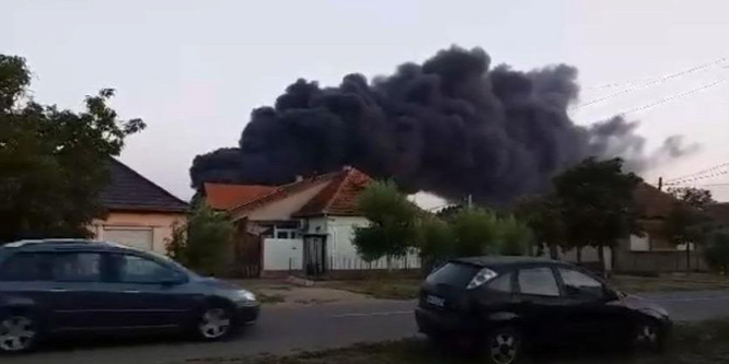 Magyarország felé fújta a szél a nagyszalontai hulladéklerakónál keletkezett tűz füstjét - videó