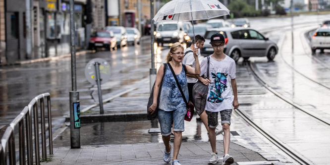 Másodfokú riasztásokat adtak ki zivatarveszély miatt