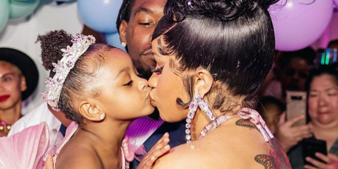 Hercegnők, hintó, állatkert és játszóház: mesebeli születésnapja volt Cardi B kislányának - Fotók