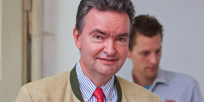 Így élnek Habsburg György lányai: Zsófia és Ildikó gyönyörű fiatal nőkké cseperedtek - Fotó