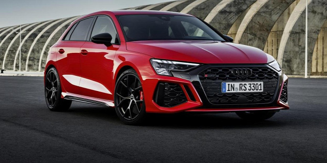Drift-móddal és elképesztő gyorsulással érkezik az új öthengeres Audi