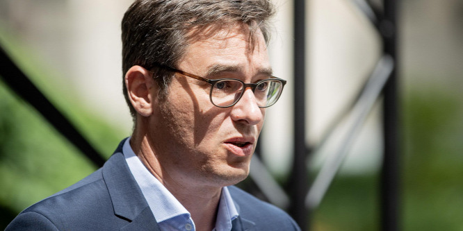 Folytatódik a jogosítvánnyal nem rendelkező Karácsony Gergely autósok elleni szerencsétlenkedése