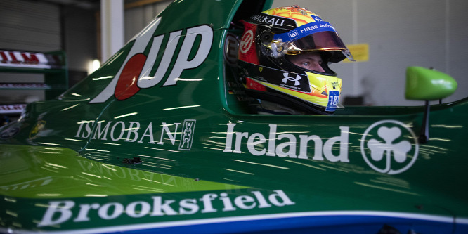 Mick Schumacher kipróbálhatta apja első F1-es autóját - videó