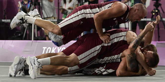 Az óriási szívvel játszó Lettország megverte az oroszokat a férfi 3x3-as kosártorna döntőjében